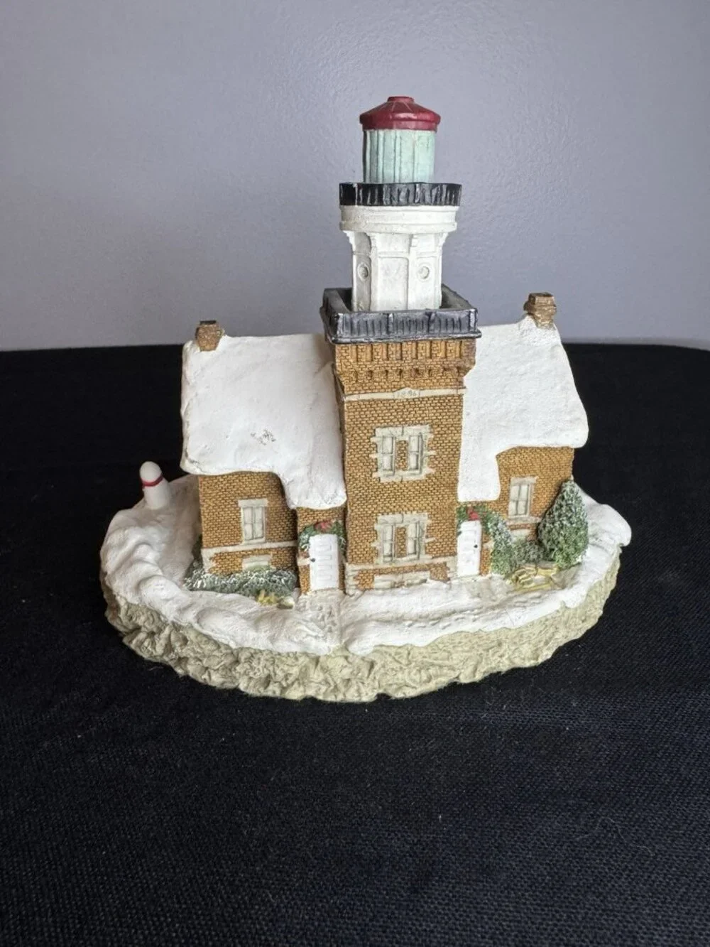 N/A lighthouse figurine